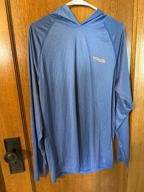 Columbia men's blue hooded long sleeve shirt